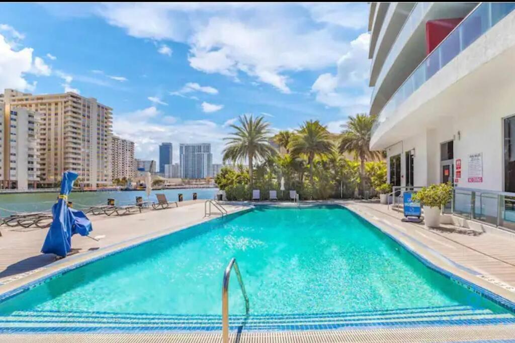 Ocean Views - Pool & Gym - Pet Friendly - Close To Beach Hallandale Beach Exterior foto